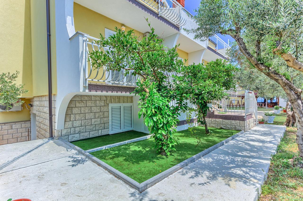 Apartments & Bungalows Ivanovic Kastela Exterior photo